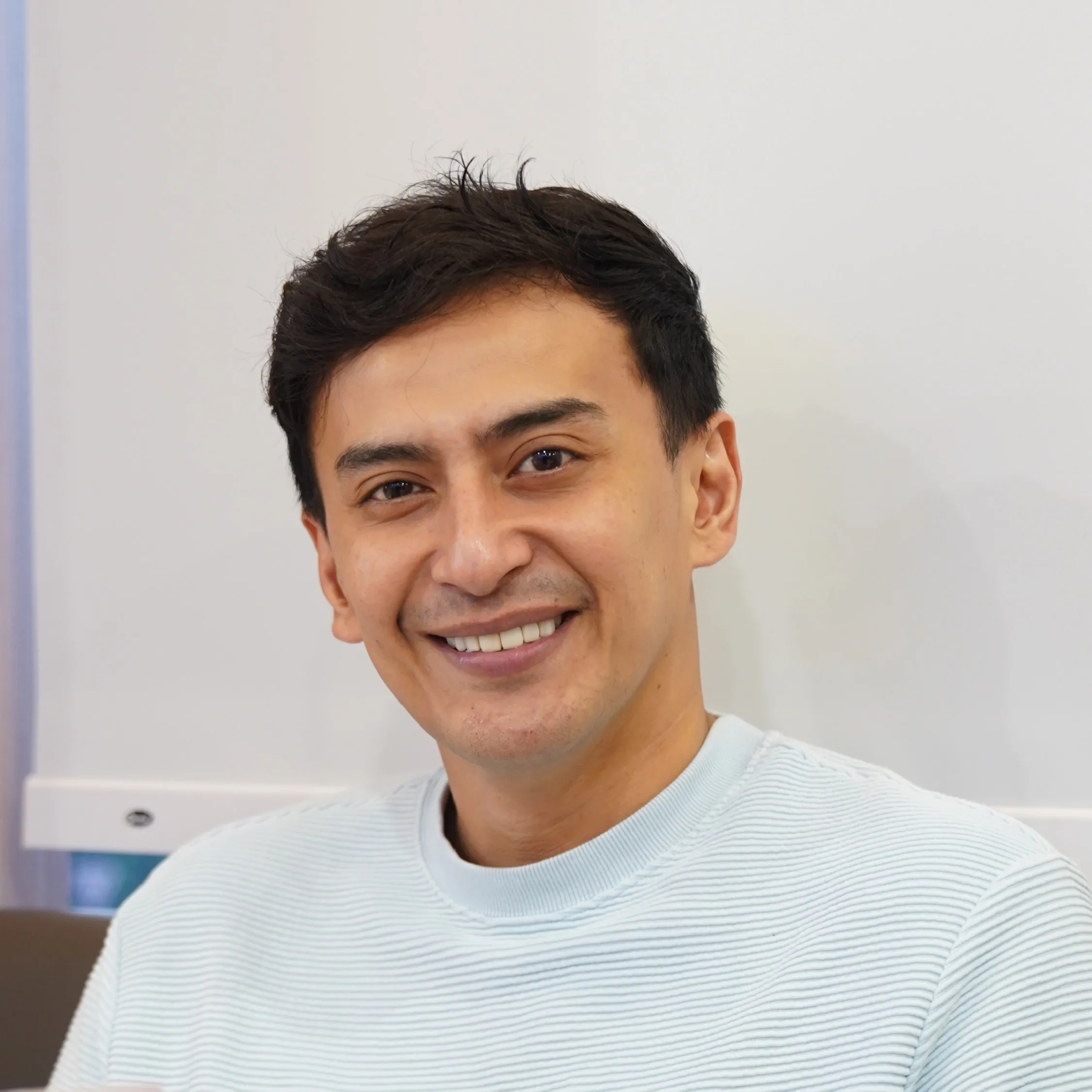 review vinir habibi hood